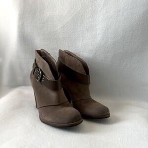 BCBG Size 6M Taupe Brown Leather/ Suede Booties